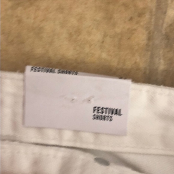 White shorts - Picture 3 of 5